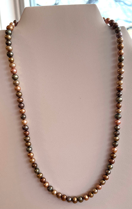 Soft Colors Short Freshwater Pearl Necklace